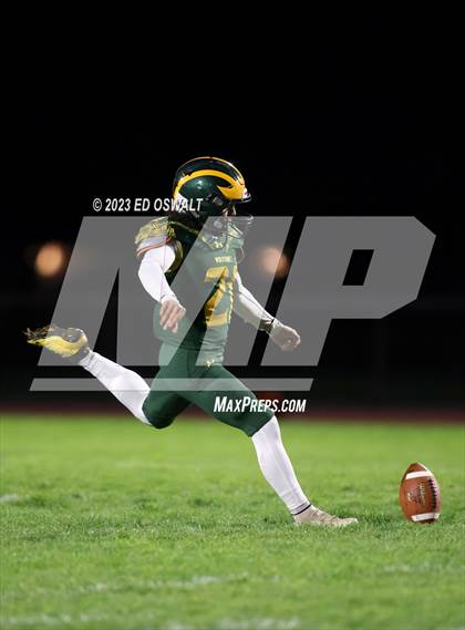 Thumbnail 1 in Willits vs. Ferndale (CIF NCS D7 Final) photogallery.
