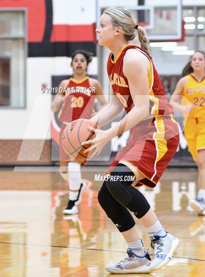 Thumbnail 2 in Chicken Express All-Star Classic photogallery.
