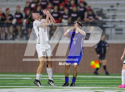 Thumbnail 2 in Plano West vs. Coppell (UIL 6A Division 1 Regional Final Playoff) photogallery.