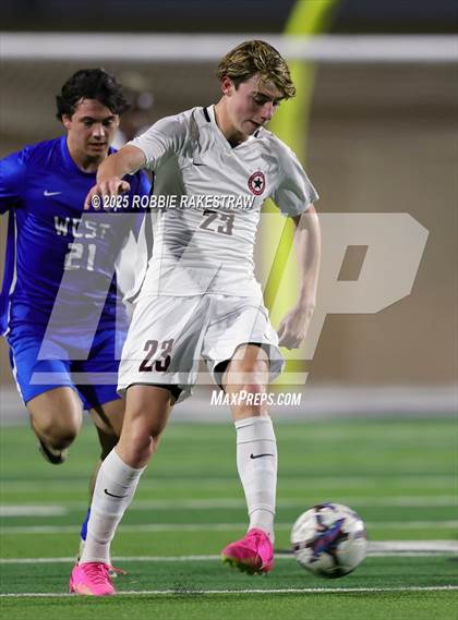 Thumbnail 2 in Plano West vs. Coppell (UIL 6A Division 1 Regional Final Playoff) photogallery.
