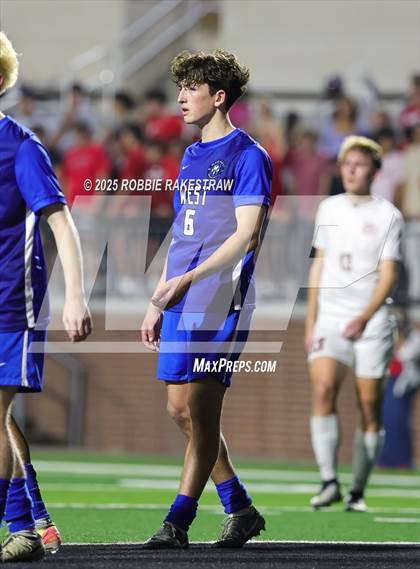 Thumbnail 1 in Plano West vs. Coppell (UIL 6A Division 1 Regional Final Playoff) photogallery.