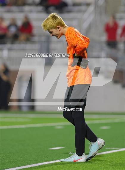 Thumbnail 1 in Plano West vs. Coppell (UIL 6A Division 1 Regional Final Playoff) photogallery.
