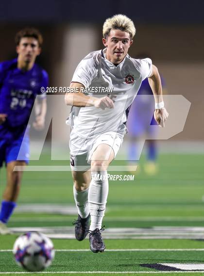 Thumbnail 3 in Plano West vs. Coppell (UIL 6A Division 1 Regional Final Playoff) photogallery.