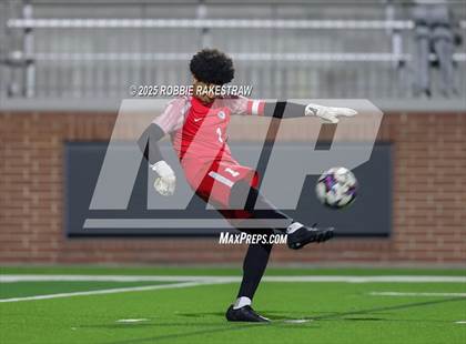 Thumbnail 2 in Plano West vs. Coppell (UIL 6A Division 1 Regional Final Playoff) photogallery.