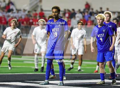 Thumbnail 2 in Plano West vs. Coppell (UIL 6A Division 1 Regional Final Playoff) photogallery.