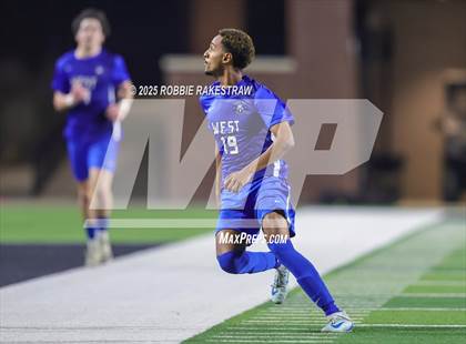 Thumbnail 2 in Plano West vs. Coppell (UIL 6A Division 1 Regional Final Playoff) photogallery.