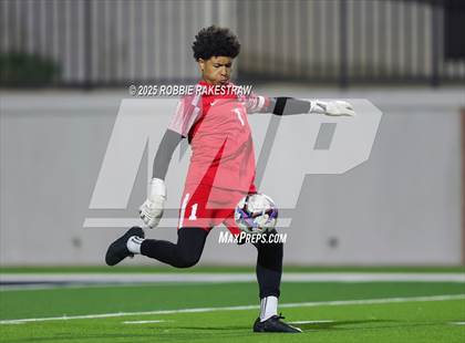 Thumbnail 2 in Plano West vs. Coppell (UIL 6A Division 1 Regional Final Playoff) photogallery.