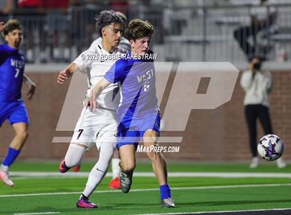 Thumbnail 1 in Plano West vs. Coppell (UIL 6A Division 1 Regional Final Playoff) photogallery.