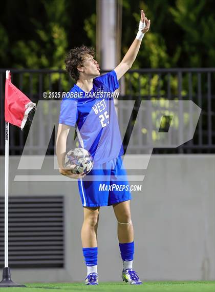 Thumbnail 2 in Plano West vs. Coppell (UIL 6A Division 1 Regional Final Playoff) photogallery.