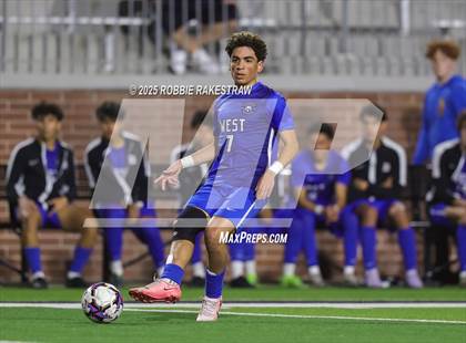 Thumbnail 2 in Plano West vs. Coppell (UIL 6A Division 1 Regional Final Playoff) photogallery.
