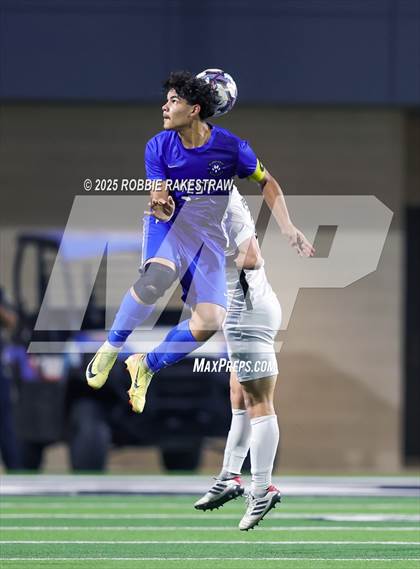Thumbnail 3 in Plano West vs. Coppell (UIL 6A Division 1 Regional Final Playoff) photogallery.