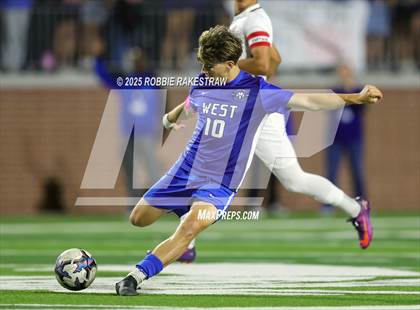 Thumbnail 3 in Plano West vs. Coppell (UIL 6A Division 1 Regional Final Playoff) photogallery.