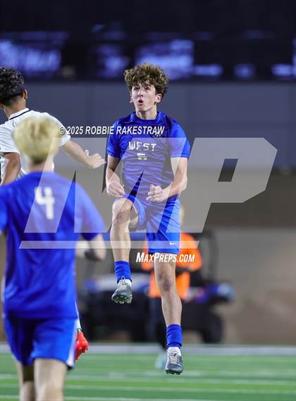 Thumbnail 2 in Plano West vs. Coppell (UIL 6A Division 1 Regional Final Playoff) photogallery.