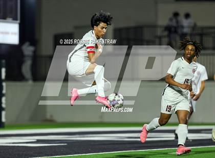 Thumbnail 1 in Plano West vs. Coppell (UIL 6A Division 1 Regional Final Playoff) photogallery.
