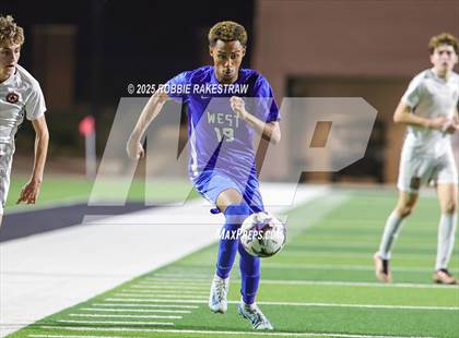 Thumbnail 3 in Plano West vs. Coppell (UIL 6A Division 1 Regional Final Playoff) photogallery.