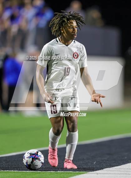 Thumbnail 2 in Plano West vs. Coppell (UIL 6A Division 1 Regional Final Playoff) photogallery.