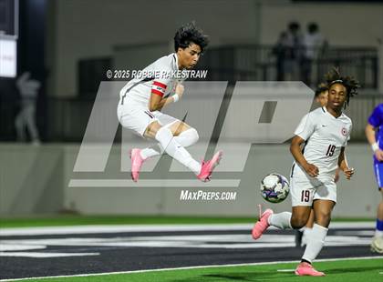 Thumbnail 2 in Plano West vs. Coppell (UIL 6A Division 1 Regional Final Playoff) photogallery.