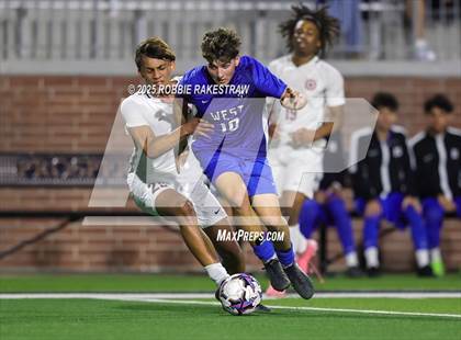 Thumbnail 3 in Plano West vs. Coppell (UIL 6A Division 1 Regional Final Playoff) photogallery.