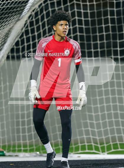 Thumbnail 3 in Plano West vs. Coppell (UIL 6A Division 1 Regional Final Playoff) photogallery.