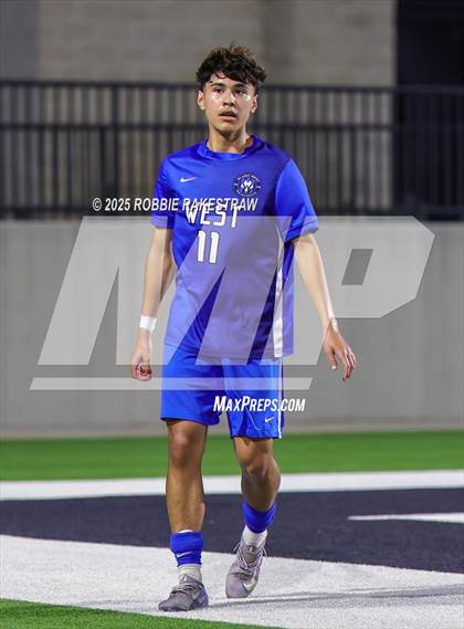 Thumbnail 1 in Plano West vs. Coppell (UIL 6A Division 1 Regional Final Playoff) photogallery.