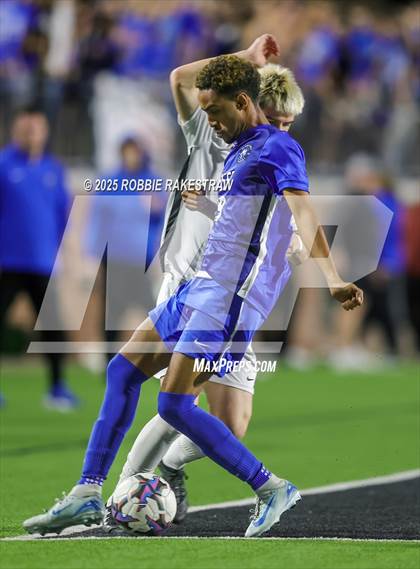 Thumbnail 3 in Plano West vs. Coppell (UIL 6A Division 1 Regional Final Playoff) photogallery.