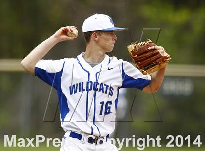Thumbnail 1 in East Hamilton vs. Wilson Central photogallery.