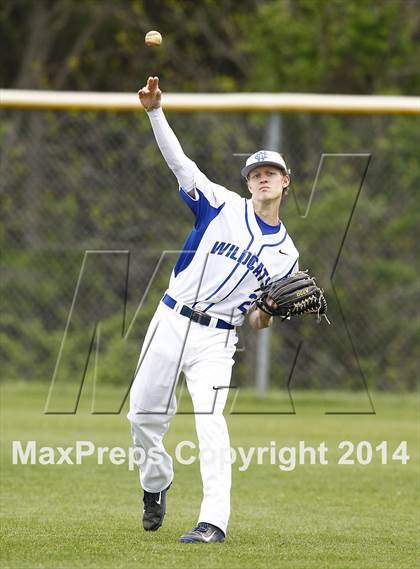 Thumbnail 1 in East Hamilton vs. Wilson Central photogallery.