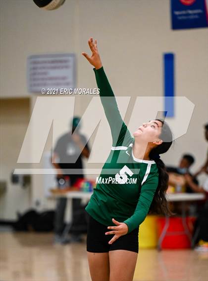Thumbnail 2 in Reedley @ Hoover photogallery.