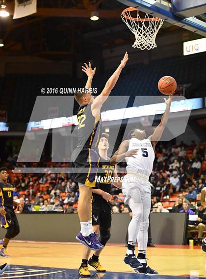 Thumbnail 3 in Montverde Academy vs. Evanston (Chicago Elite Classic) photogallery.
