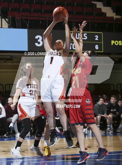 Thumbnail 2 in Tuckahoe vs. Keio Academy (Section 1 Class C Semifinal) photogallery.