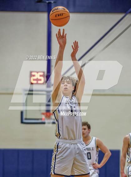 Thumbnail 2 in St. Pius X Catholic vs Lowndes (Lemon Street Classic) photogallery.