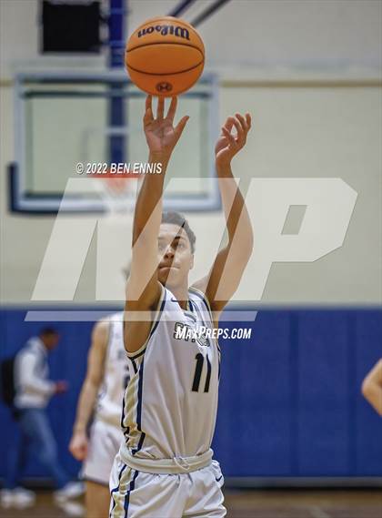 Thumbnail 3 in St. Pius X Catholic vs Lowndes (Lemon Street Classic) photogallery.