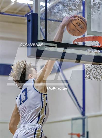 Thumbnail 1 in St. Pius X Catholic vs Lowndes (Lemon Street Classic) photogallery.