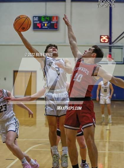 Thumbnail 3 in St. Pius X Catholic vs Lowndes (Lemon Street Classic) photogallery.