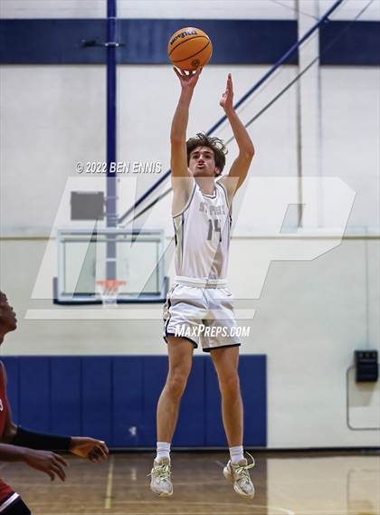 Thumbnail 3 in St. Pius X Catholic vs Lowndes (Lemon Street Classic) photogallery.
