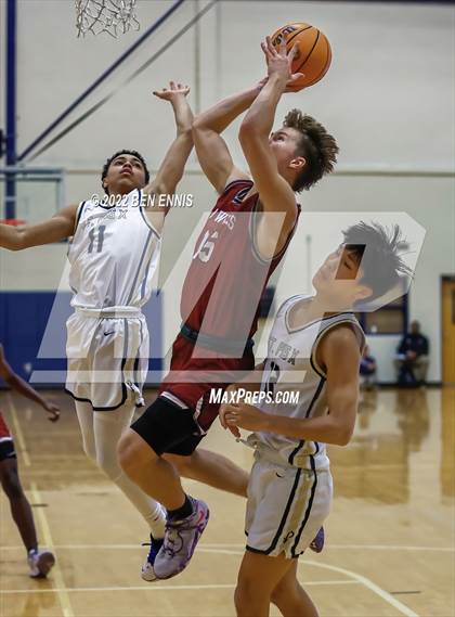 Thumbnail 3 in St. Pius X Catholic vs Lowndes (Lemon Street Classic) photogallery.