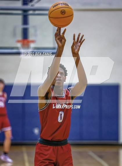 Thumbnail 2 in St. Pius X Catholic vs Lowndes (Lemon Street Classic) photogallery.