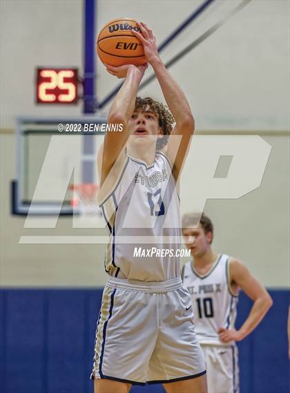 Thumbnail 3 in St. Pius X Catholic vs Lowndes (Lemon Street Classic) photogallery.