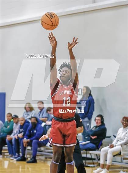 Thumbnail 3 in St. Pius X Catholic vs Lowndes (Lemon Street Classic) photogallery.