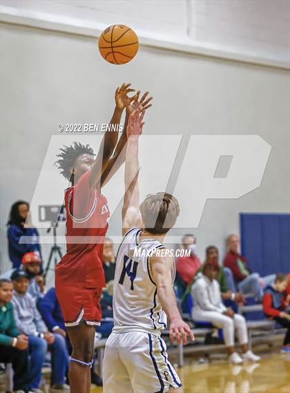Thumbnail 3 in St. Pius X Catholic vs Lowndes (Lemon Street Classic) photogallery.