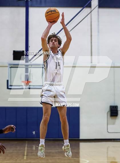 Thumbnail 2 in St. Pius X Catholic vs Lowndes (Lemon Street Classic) photogallery.