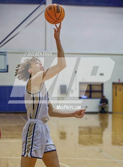 Thumbnail 2 in St. Pius X Catholic vs Lowndes (Lemon Street Classic) photogallery.