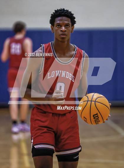Thumbnail 3 in St. Pius X Catholic vs Lowndes (Lemon Street Classic) photogallery.