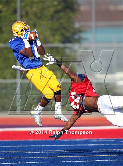 Thumbnail 1 in 2014 Sacramento Bee - Optimist All-Star Classic (Football) photogallery.