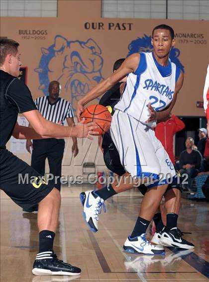 Thumbnail 3 in Central vs. Capistrano Valley (MaxPreps Holiday Classic) photogallery.