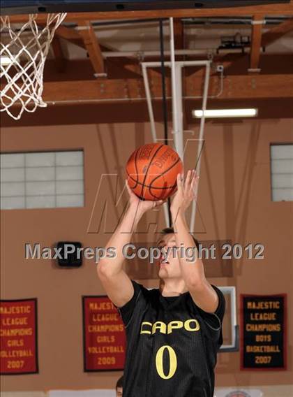 Thumbnail 1 in Central vs. Capistrano Valley (MaxPreps Holiday Classic) photogallery.