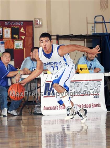 Thumbnail 2 in Central vs. Capistrano Valley (MaxPreps Holiday Classic) photogallery.