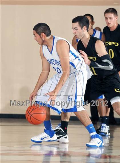 Thumbnail 2 in Central vs. Capistrano Valley (MaxPreps Holiday Classic) photogallery.