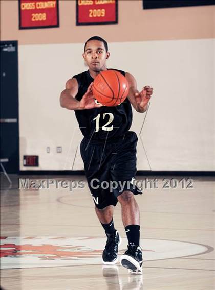 Thumbnail 1 in Central vs. Capistrano Valley (MaxPreps Holiday Classic) photogallery.