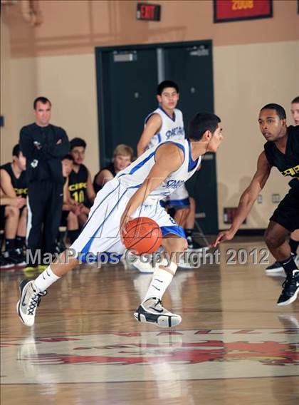 Thumbnail 3 in Central vs. Capistrano Valley (MaxPreps Holiday Classic) photogallery.